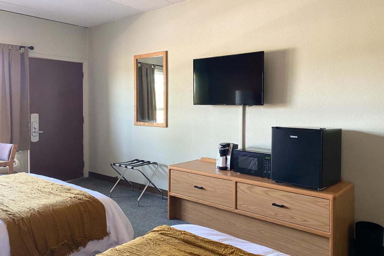 The Benson Motel - Benson, Mn - Us-12 Hwy Экстерьер фото